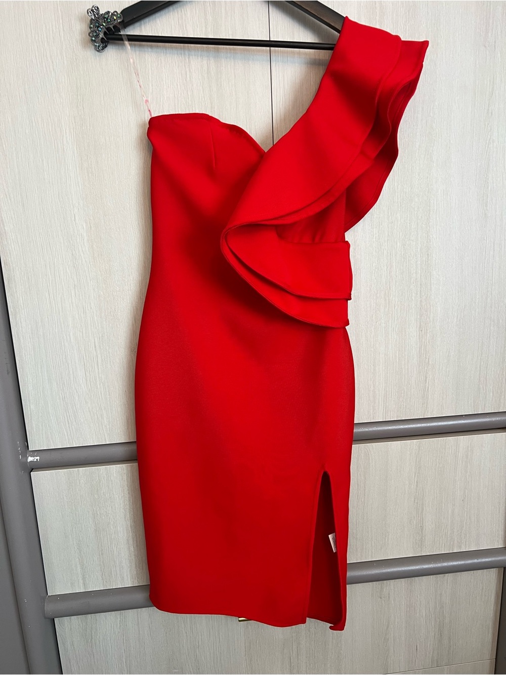 One-Shoulder Red Midi Dress with Ruffle Detail Size L